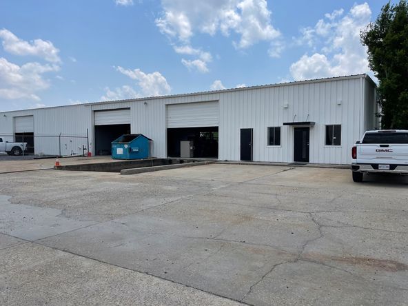 Dock High Warehouse With Office For Lease: 3504 Cypress Ave, Saint Gabriel, LA 70776